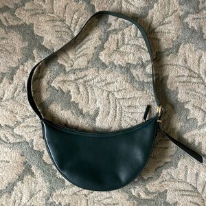 Madewell Essential Sling Crossbody Bag in Luxury Forest Green Leather